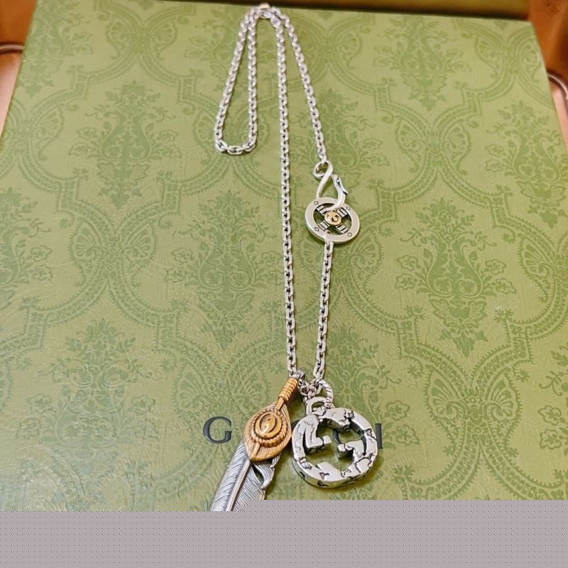 G*u*i necklaces